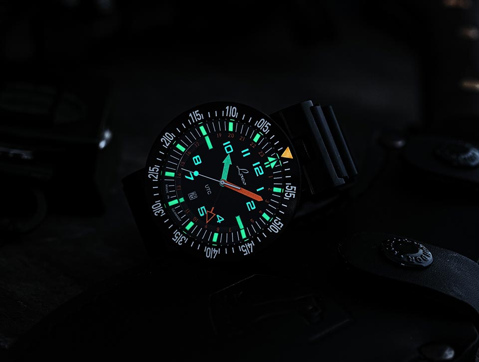 Laco Einsatzuhr Atacama Quarz UTC bei Nacht