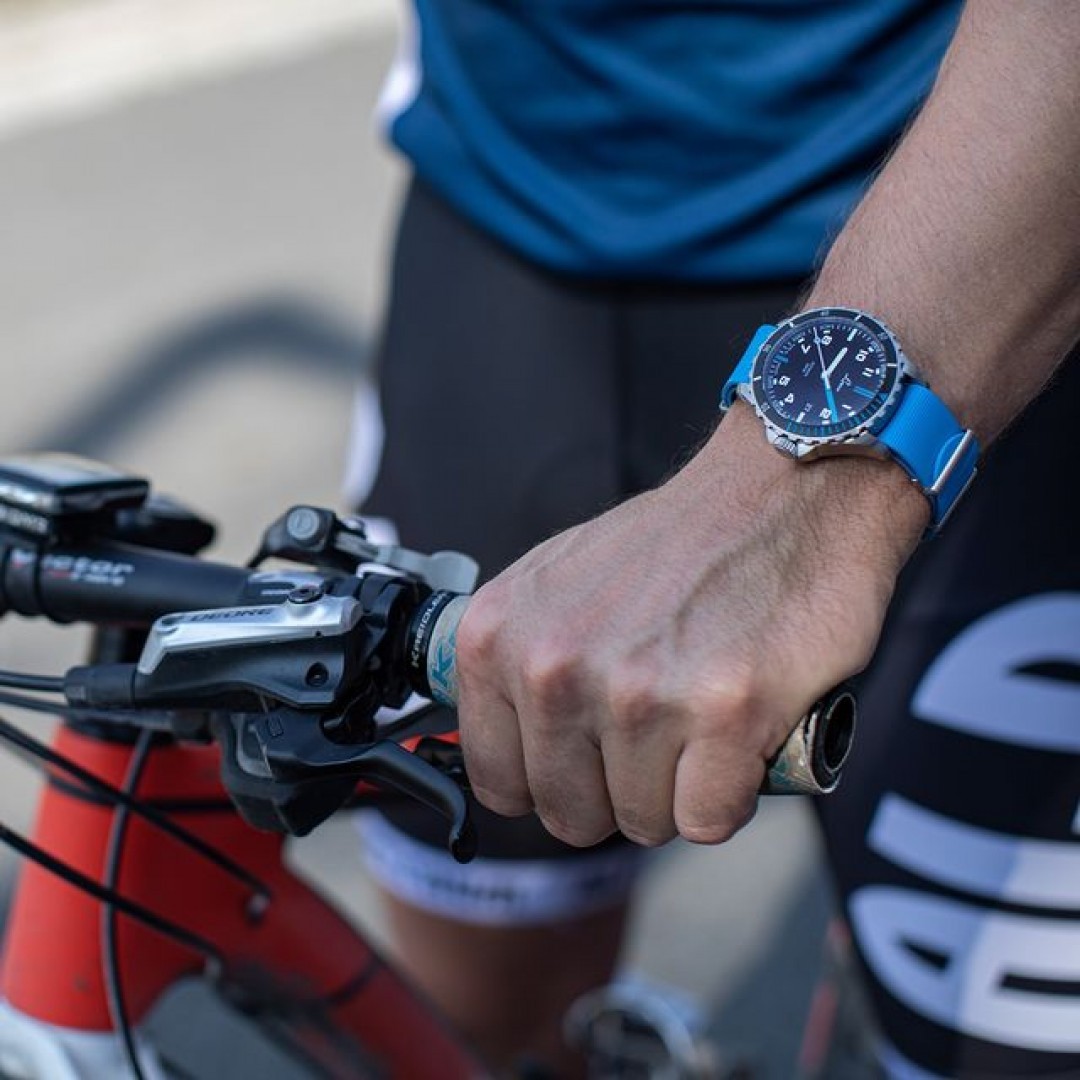 SQUAD WATCHES - MODEL ATLANTIK.RB

This model belongs to the scorpion product range. The watches share the same black dial with white arabic numerals as well as the shape of their casing. Depending on the model they differ in their visual colour accents. The Atlantik has minute and second hand filled with Superluminova blue and a matching blue rubber strap.

laco1925 #laco #mylacotime #lacowatch #watchlover #laco1925 #madeingermany #uhren #germanmade #sports #wristshot #watchesoftheday #dailywatch #watchgeek #watches #watchfam #bike #timepiece #outdoor #watchcollection #ootd #potd