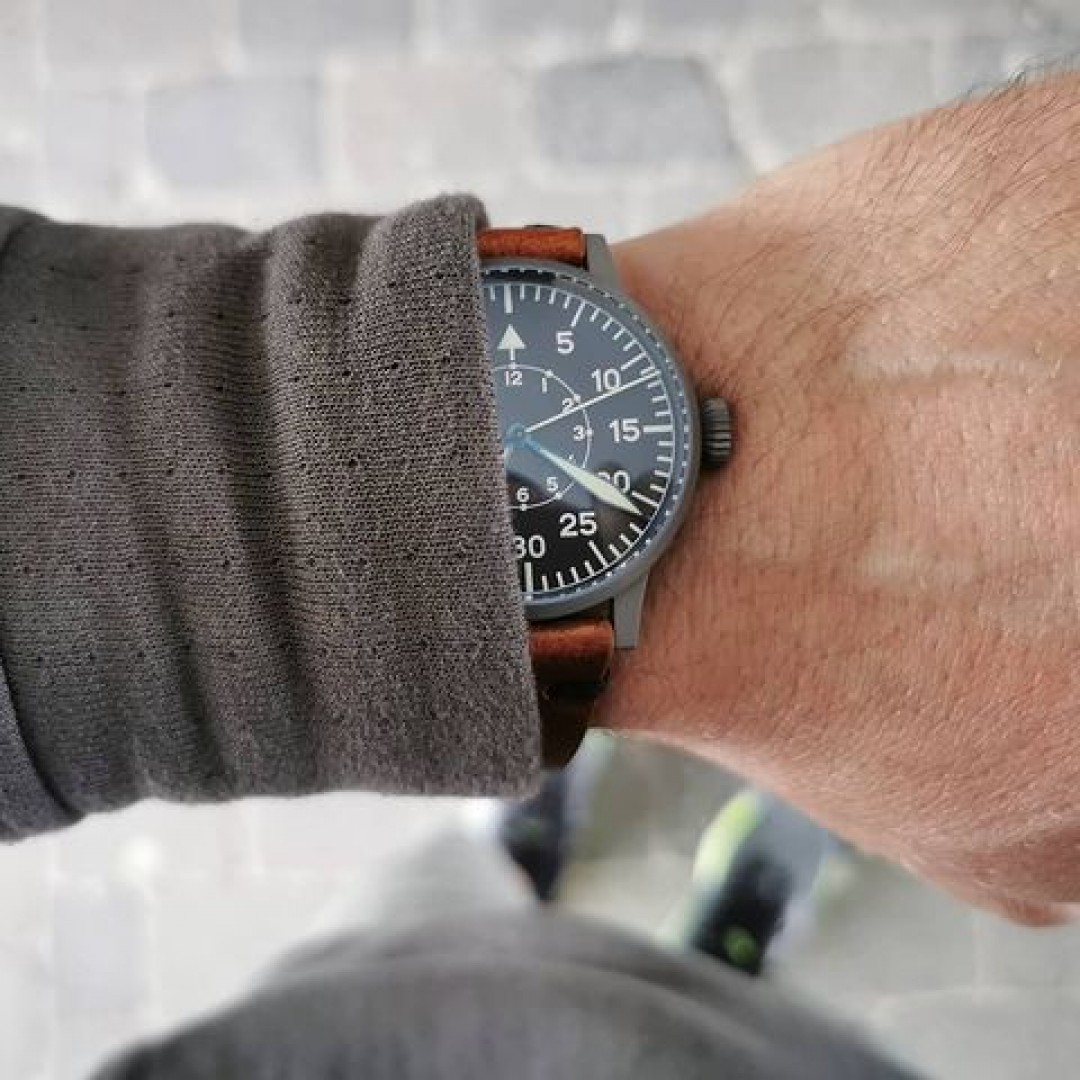 The Speyer stays on the wrist 