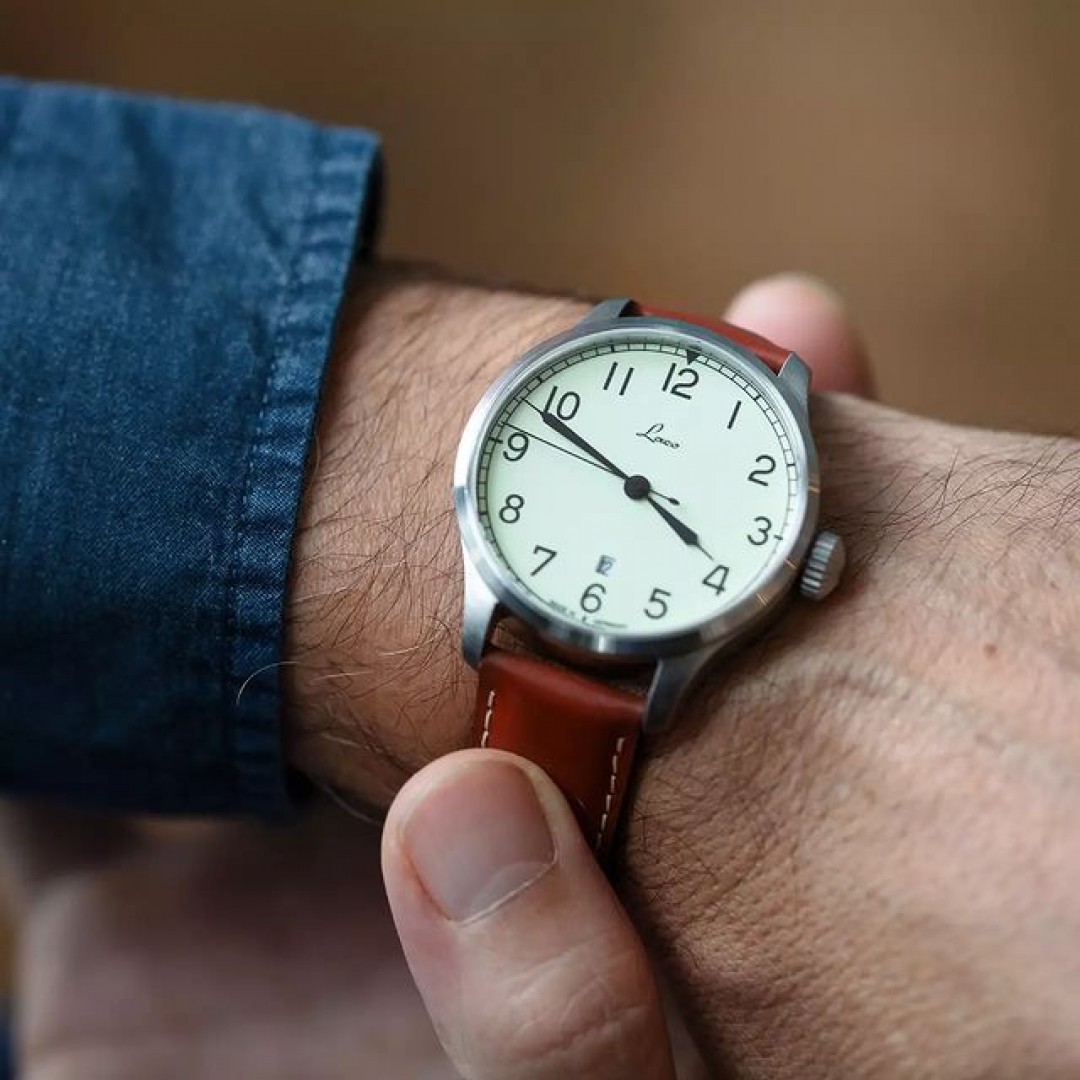 NAVY WATCHES – MODEL VALENCIA

this nobel navy watch has a matt finished stainless steel case and a sapphire crystal back. Its dial is completely filled with Superluminova C3 and has black hands and figures. The available diameters are 42 mm and 39 mm.

laco1925 #mylacotime #laco1925 #lacowatch #navy #laco #watchfam #navywatch #sea #timepiece #business #madeingermany #potd #outfitinspiration #maritimetradition #ootd #dailywatch  #watchesoftheday #germanmade #marineuhr #uhren #watches #lookbook