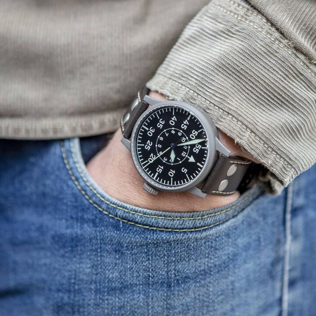 PILOT WATCHES ORIGINAL - MODEL PADERBORN

This watch runs with the automatic movement LACO 24, has a dark sandblasted stainless steel case with “FL23883“ engraving, domed Sapphire crystal and thermical blued steelhands filled with Superluminova C3.

laco1925 #laco #laco1925 #dailywatch #mylacotime #pilotwatch #lacowatch #lacopilot #fliegeruhr #timepiece #lacowatches #germanmade #pilot #watchlover #outfitinspiration #uhren #madeingermany #watchesoftheday #dailywatch #watchfam  #aviator #watch #watchcollection #watchesofinstagram