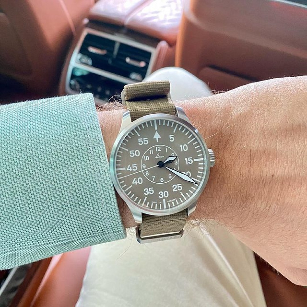 Not easy to find an outfit that matches the #taupe dial of my Laco Aachen 42, but I’d like to think I nailed this one.

#laco #laco1925 #lacowatch #lacowatches #lacoaachen42 #lacoaachentaupe #watchesofinstagram #instawatch #watchporno #wristporn #bmw745le #tartufo