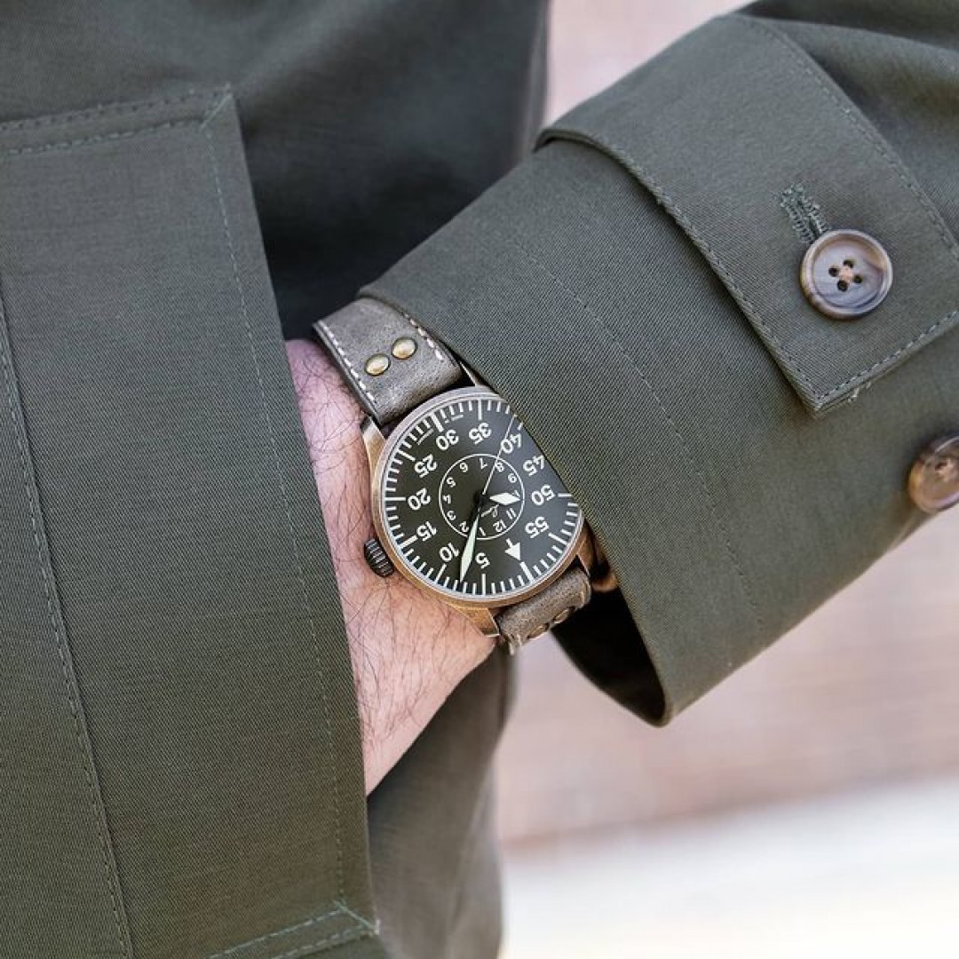 PILOT WATCHES BASIC - MODEL AACHEN OLIV 42

This watch with stainless steel case measures 42 mm in diameter and has a bronze coloured PVD coating, further accentuating the „used“ look of these watches.

laco1925 #lacowatch #mylacotime #laco1925#laco  #madeingermany #pilotwatch #fliegeruhr #pilot #uhren #pilotlife  #usedlook #watchesoftheday #lacopilot #dailywatch #watchgeek #timepiece #watchlover #pilotuhr #germanmade #oliv #aviatorwatch #watchesofinstagram #watches #watchfam #watchcollection