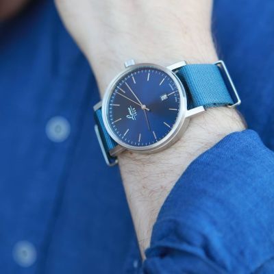 CLASSICS - MODEL AZUR 40 

This watch has a stainless steelcase with a brushed finish flat mineral crystal. The blue nylon strap is definitely a eye-catcher.

@laco1925 #laco #lacowatches #laco1925 #mylacotime #classic #lacoclassics #outfit #basic #watchlove #blue #uhren #classy #timepiece #potd #watches #suit #watchfam #ootd #summer #watchesoftheday #watchesofinstagram #outinspiration #watchgeek