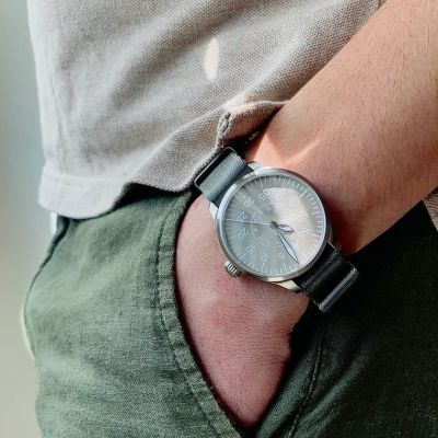 Wearing my laco1925 aachen taupe 39 with barkandjack grey nato strap. What a good combo for #fliegerfriday 

Photo taken by memena_lee

#herywatchcollection #wristwatch #taupewatch #lacowatches #pilotwatch #barkandjacknato