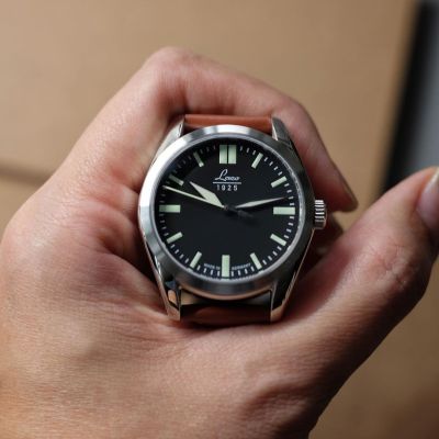 Laco Navy 36. Its case diameter of 36mm makes it a perfect wrist companion, especially for those with smaller wrists.
.
.
.
#laco #lacowatches #madeingermany #germandesign #germany #navywatch #navy36 #maritimecity #redarmywatches #ionorchard #sunteccity #ATRIX #singapore #classic #elegant #class #historical #wellmade #modern #navy #automatic #36mm #clean #simple #versatile #pocketwatchdesign #beautiful