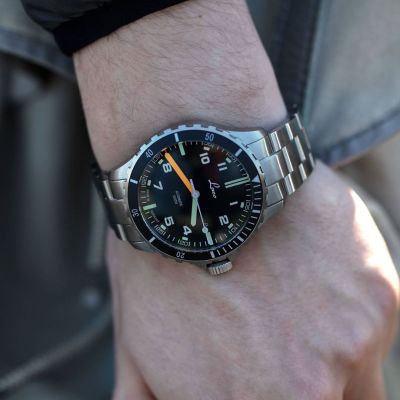 SPORT WATCHES - MODEL HIMALAYA

This watch has a black mat dial with luminous arabic numerals and indexes. The case is hold by a stainless steel bracelet with a folding clasp with safety clip. 
@laco1925 #laco #lacowatch #laco1925 #mylacotime #sport #watch #watches #germanmade #uhren #time #watchfam #outdoor #watchesofinstagram #watchesoftheday  #dailywatch #watchlover #watchcollection #madeingermany #watchgeek #outdooractivity #bag #sports