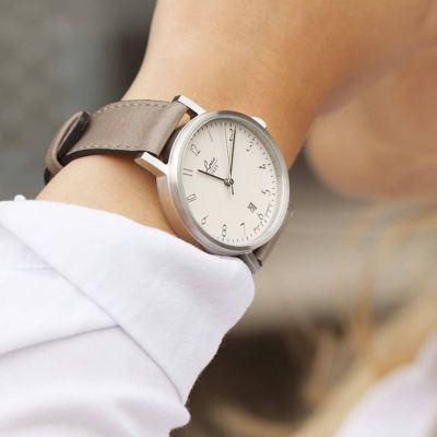 CLASSICS - MODEL COTTBUS 38

The case of this watch is made out of stainless steel and has a brushed finished flat mineral crystal. The dial has 12 silver numbers and minutes.

laco1925 #laco #mylacotime #laco1925 #lacowatches #classic #ootd #watchlover #basic #uhren #classy #potd #watches #watchgeek #watchfam #lacoclassics #watchesofinstagram #watchesoftheday #timepiece #madeingermany