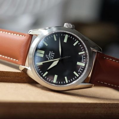 Laco Navy 36. Charming with its clean elegant look.
.
.
.
#laco #lacowatches #madeingermany #germandesign #germany #navywatch #navy36 #maritimecity #redarmywatches #ionorchard #sunteccity #ATRIX #singapore #classic #elegant #class #historical #wellmade #modern #navy #automatic #36mm #clean #simple #versatile #pocketwatchdesign #beautiful