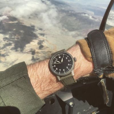 A little #fliegerfriday shot with the laco1925 Saarbrücken over Panamint Valley. #superhornet #watchesofinstagram