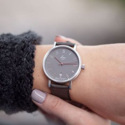 Taking advantage of the Bauhaus philosophy of design to its fullest, the LACO Chemnitz 40 arrives to level up your style quotient without leaving you ever bored or tired of the basics. Why? Because, quality and timeless appeal is always very very welcome!

--------------------
LACO CHEMNITZ 40

⌚️Shop online with free delivery 
https://redarmywatches.com.my/products/laco-chemnitz

