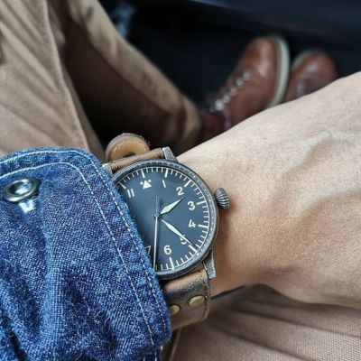 Is it Friday yet? The Laco Münster Erbstück is my favourite flieger because its design is true to the ones worn during WWII #humpday