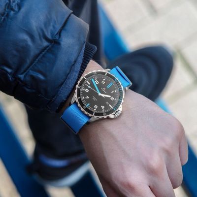 SQUAD WATCHES - MODEL ATLANTIK.RB

This watch is part of the LACO „Scorpion“ series and therefore robust, versatile, and luminous in the dark. Its crown is protected and screwed, it has an unidirectional rotating bezel and a blue rubber strap with stainless steel buckle.

laco1925 #laco1925 #lacowatch #mylacotime #laco #madeingermany #germanmade #action #watchfam #wristshot #watchesoftheday #dailywatch #watchgeek #timepiece #einsatz# watchlover #uhren#watches #sports #watchcollection #ootd #potd #lookbook