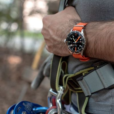 SQUAD WATCHES - MODEL MOJAVE.RB

This squad watch runs with a basic movement Sellita SW 200-1 with 26 jewels. It has a stainless steel case, double domed and anti-reflective sapphire crystal and a back with scorpion relief. The „Scorpion“- Models combine practical functionality with sophisticated looks.

laco1925 #lacowatch #madeingermany #squad #sports #outdooractivity #outdoor #einsatz #action #fit #mylacotime